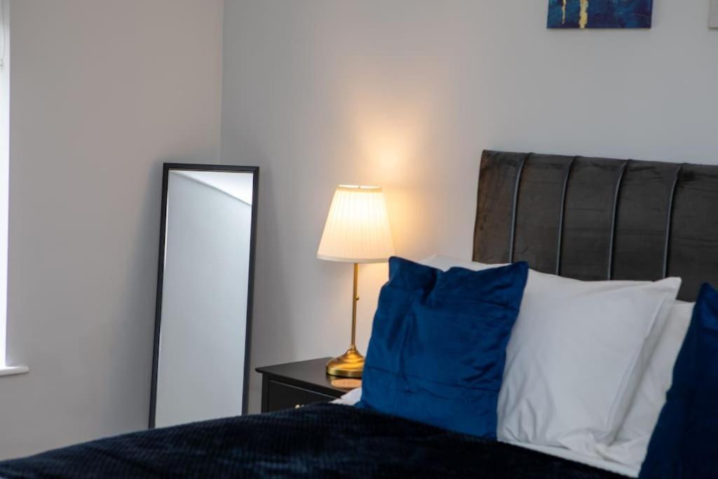 Modern Apartment Off-Road Parking King Bed Suite 1 Ноттингем Экстерьер фото